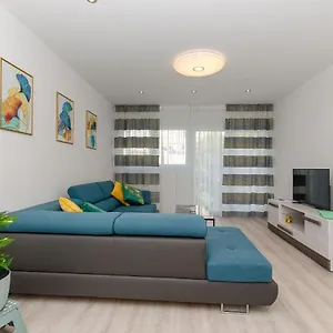  Apartment Astrid